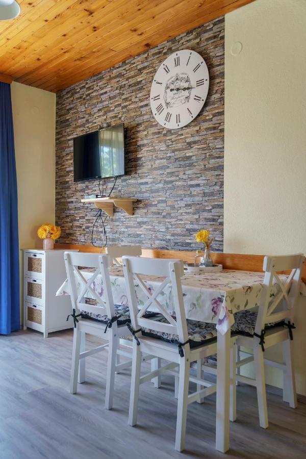 Apartments Zakrasnik Шкофья-Лока Экстерьер фото