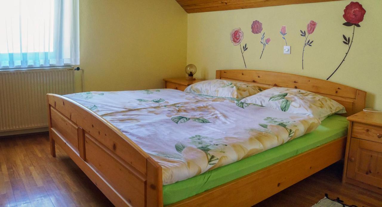 Apartments Zakrasnik Шкофья-Лока Экстерьер фото