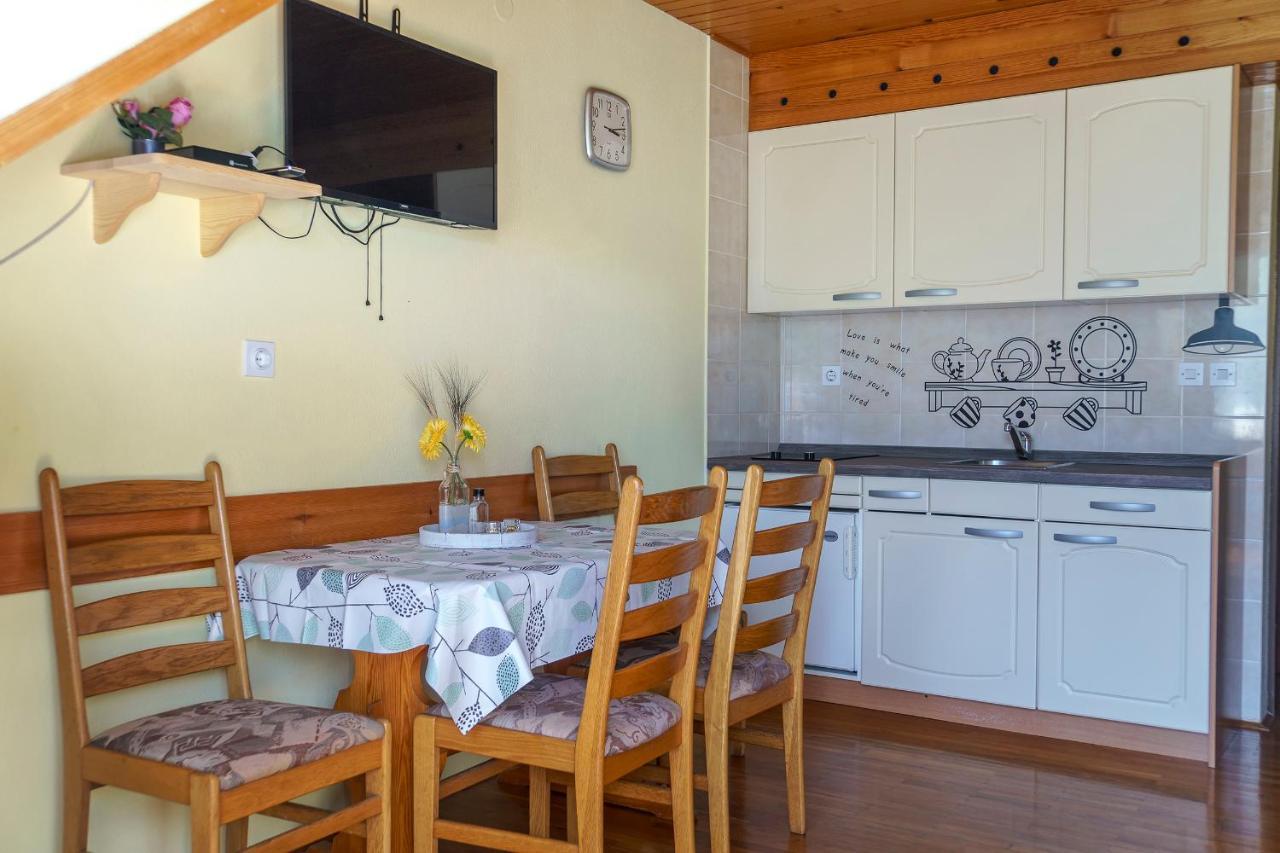 Apartments Zakrasnik Шкофья-Лока Экстерьер фото