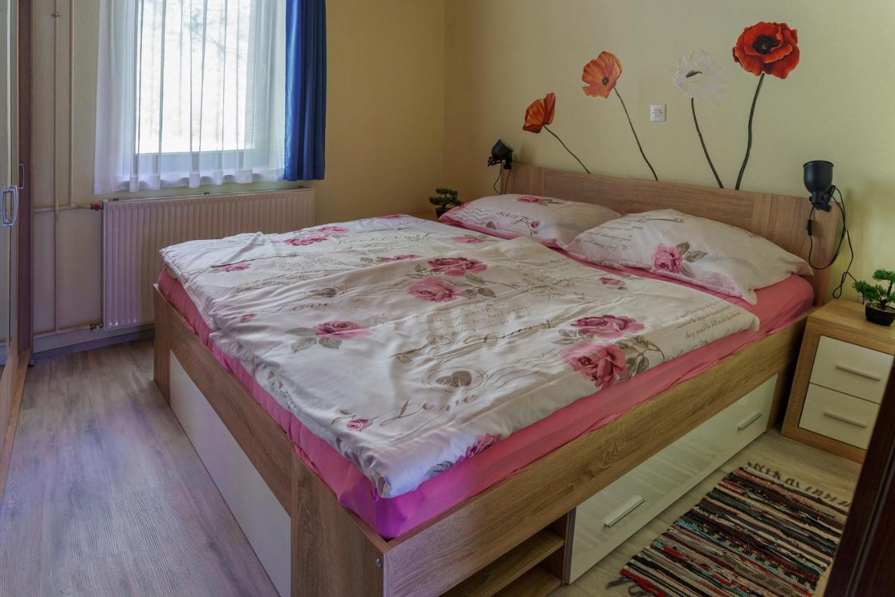 Apartments Zakrasnik Шкофья-Лока Экстерьер фото