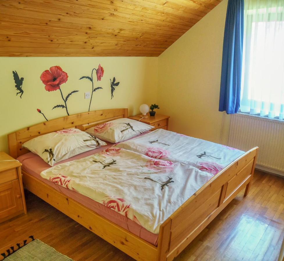 Apartments Zakrasnik Шкофья-Лока Экстерьер фото