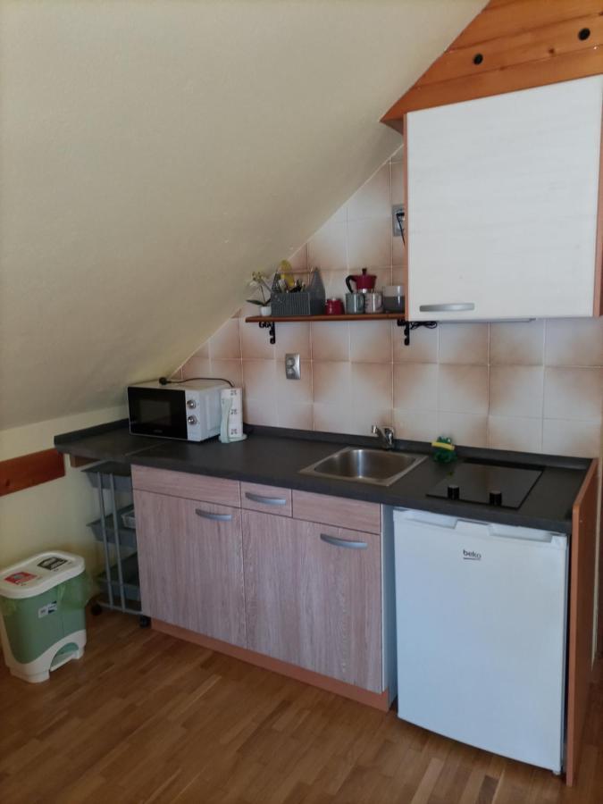 Apartments Zakrasnik Шкофья-Лока Экстерьер фото
