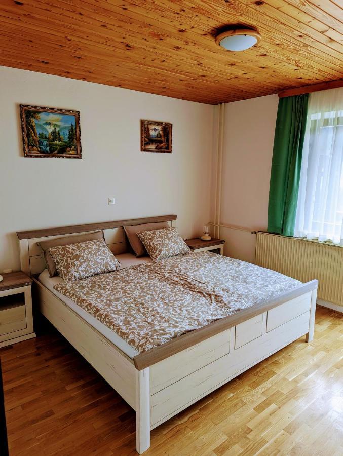 Apartments Zakrasnik Шкофья-Лока Экстерьер фото